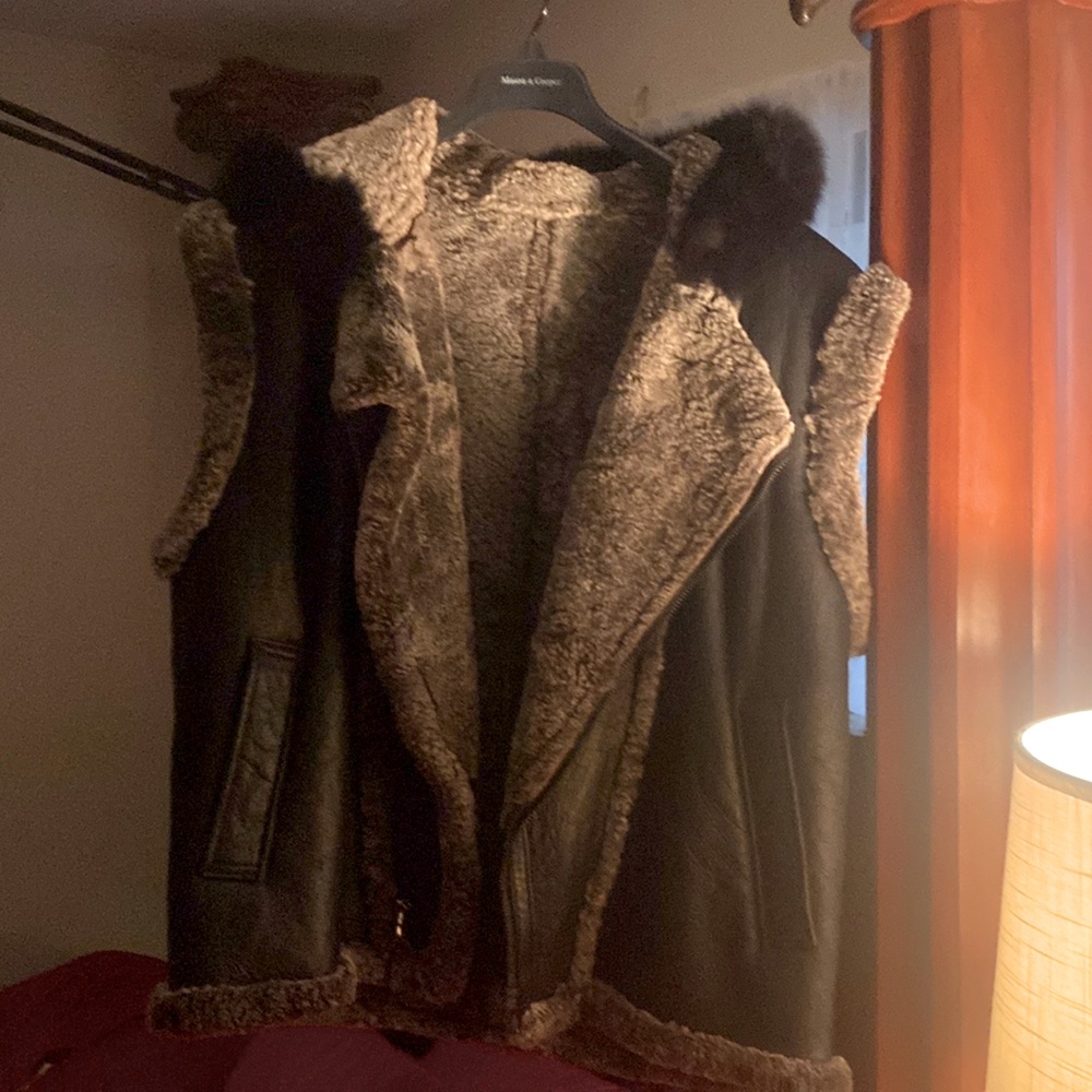Very good condition shirling vest/w fox fur hood.